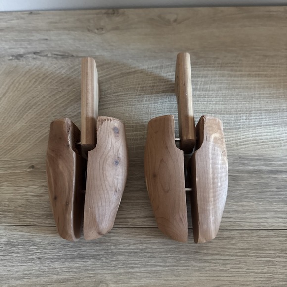 Clarks Shoe Stretchers Insert Small Wooden Shapers Cedar - Picture 3 of 4